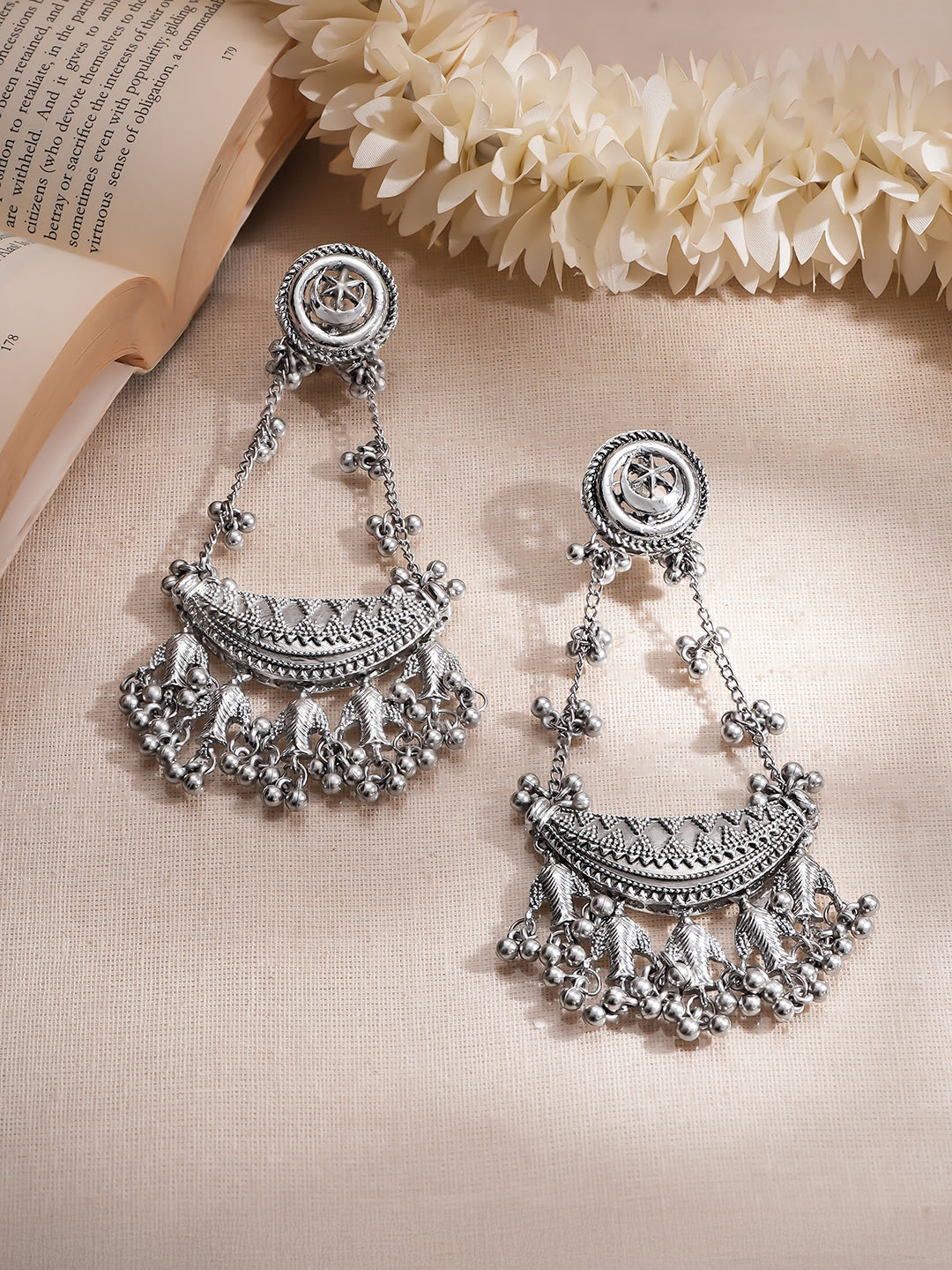 【Rubans】Oxidized half-moon ghungroo beads Earrings｜オキシダイズド ハーフムーン グングルー ビーズ ピアス
