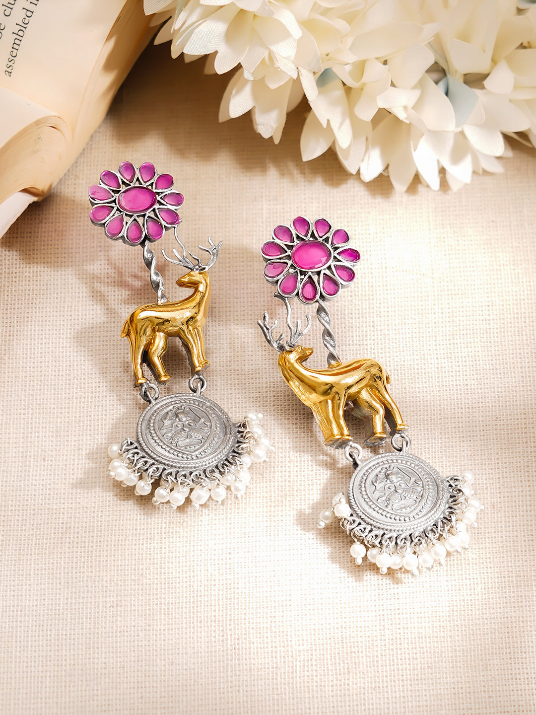 【Rubans】 Oxidised Silver-Toned Deer Motif Coin Drop Earrings｜オキシダイズド シルバートーン ディアモチーフ コインドロップ イヤリング