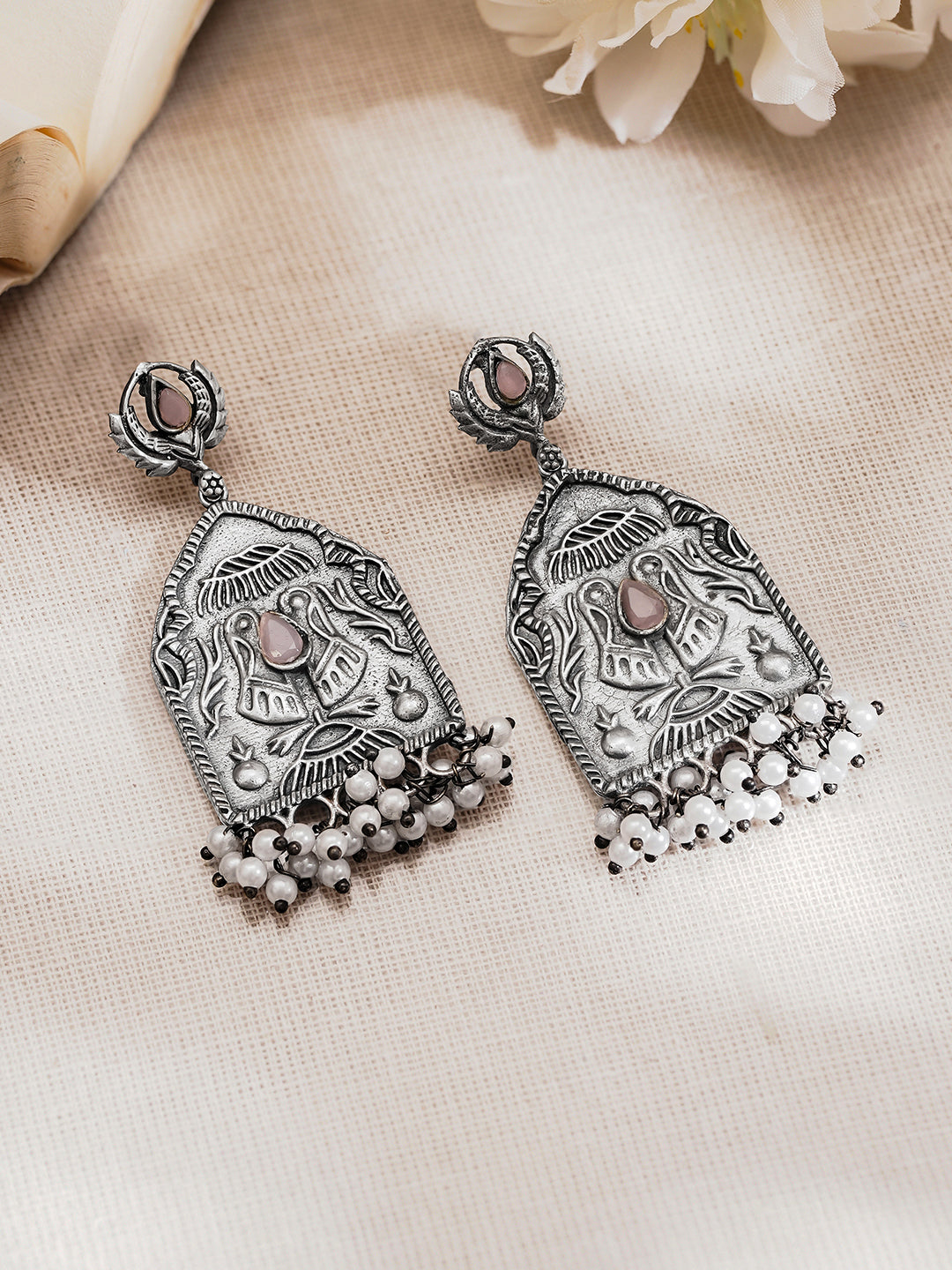 Rubans Oxidised Silver Plated Brass Floral Motif Pearl Drop Earrings フリーサイズ