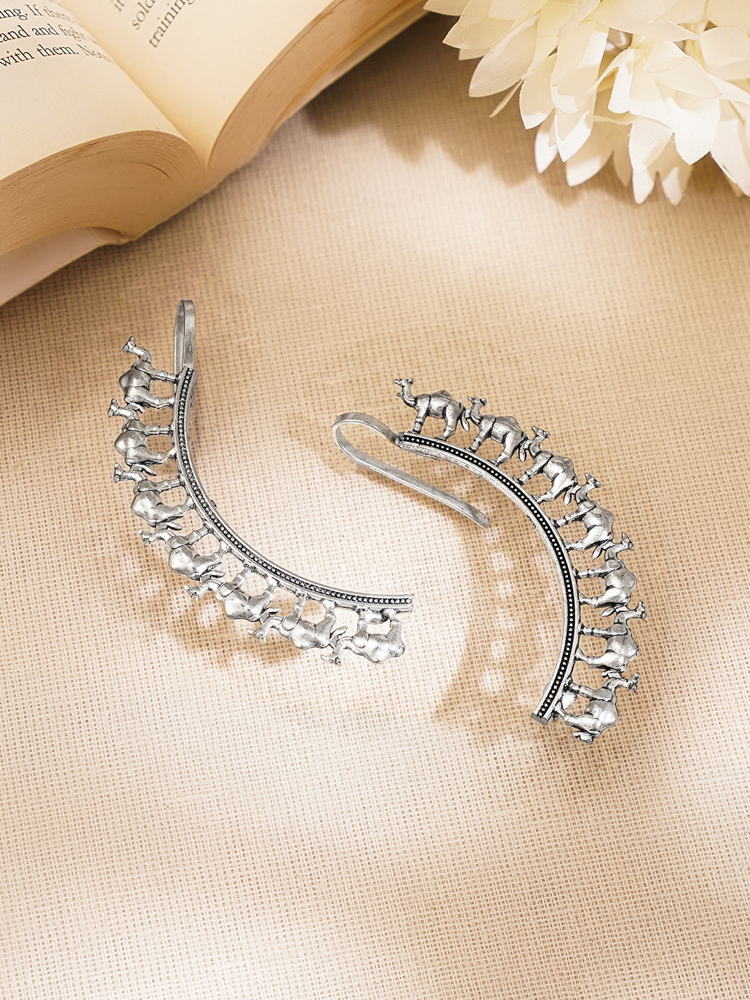 Runway Camel Statement Ear Climber フリーサイズ