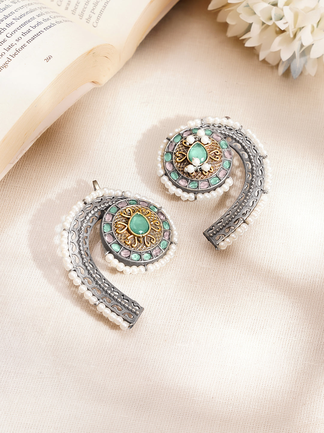 【Rubans】 Oxidised Multicolor Studded Ear Cuff With Pearl Detailing｜オキシダイズド マルチカラーストーン パール イヤカフ
