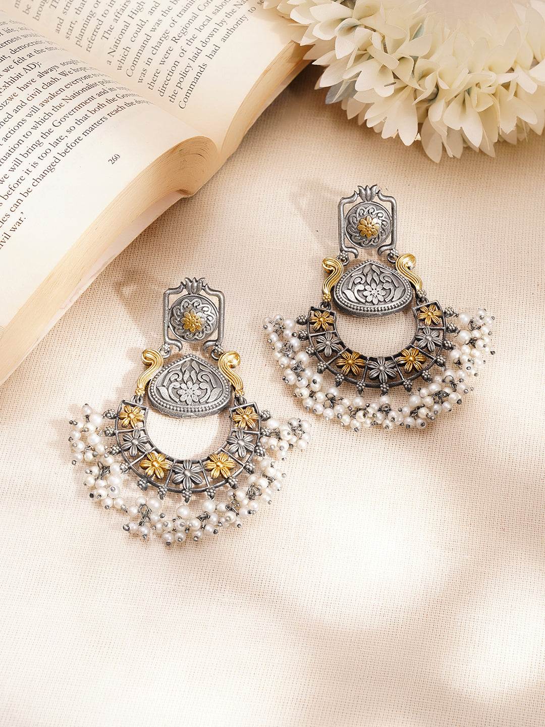 【Rubans】 Oxidised Floral Design Kundan Dangler Earrings｜オキシダイズド フローラル クンダン ダングラー イヤリング