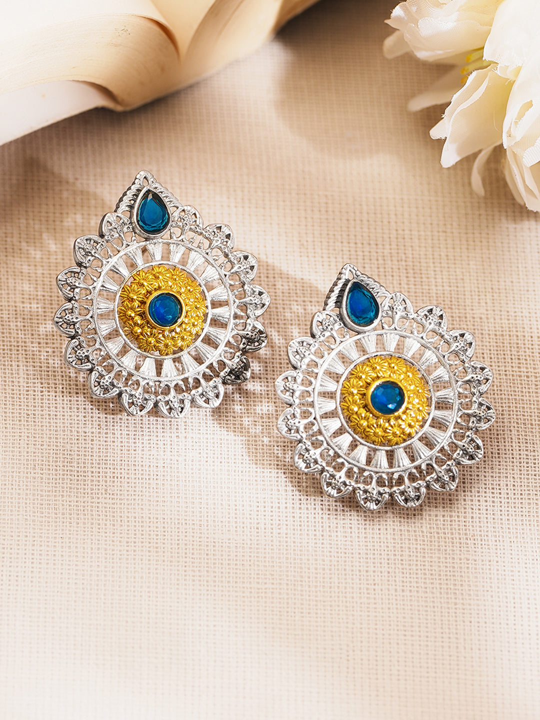 Oxidised Silver Tone Brass Stud Earrings with Blue Accent フリーサイズ