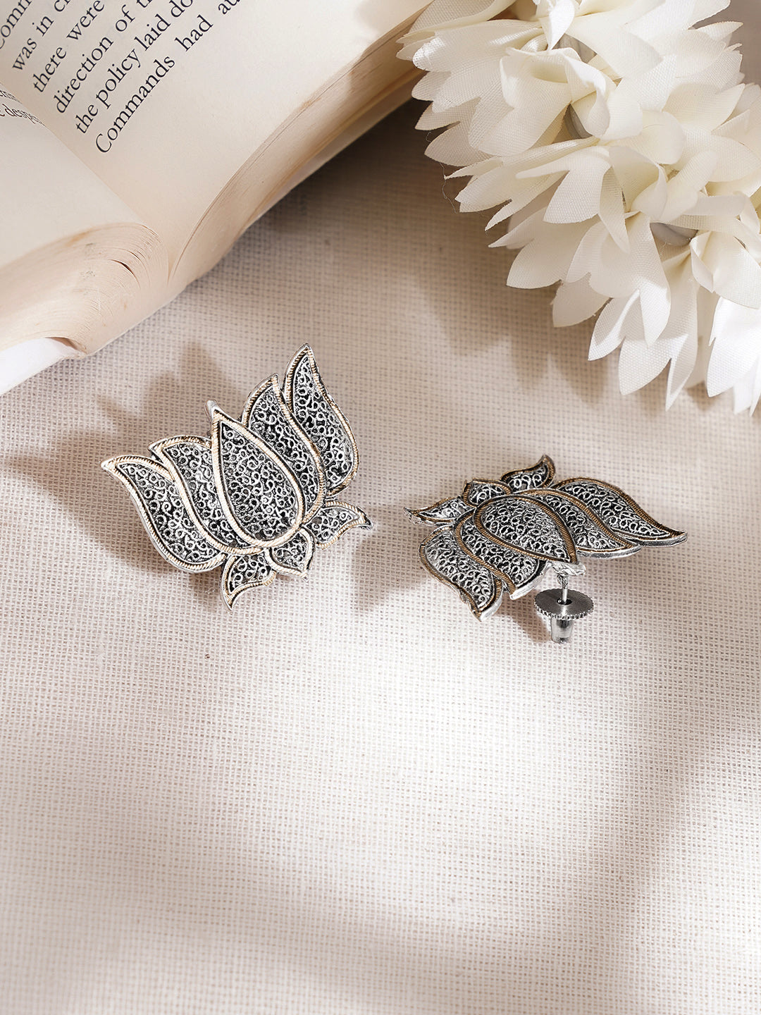 【Rubans】 Oxidised Lotus Design Stud Earrings｜オキシダイズド ロータスデザイン スタッドイヤリング