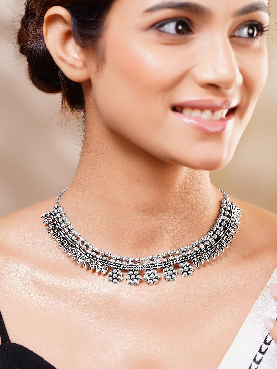 Vintage Oxidised Bloom Necklace フリーサイズ