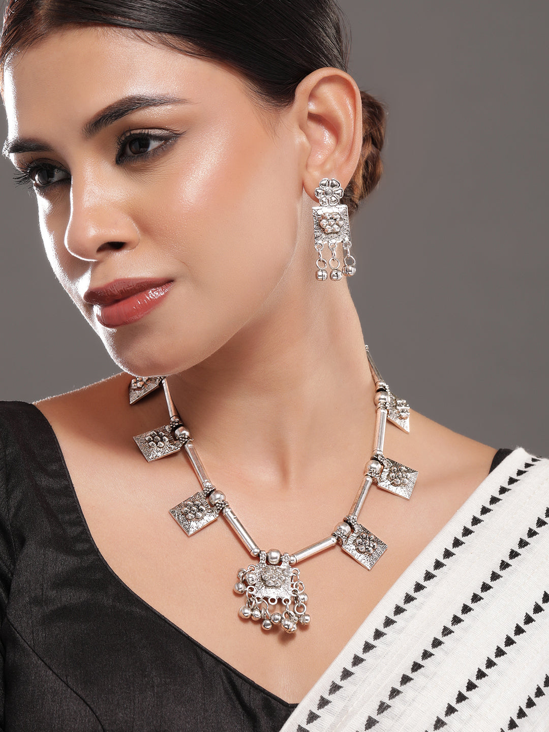 Oxidized Floral Beaded Geometric Necklace Set Silver