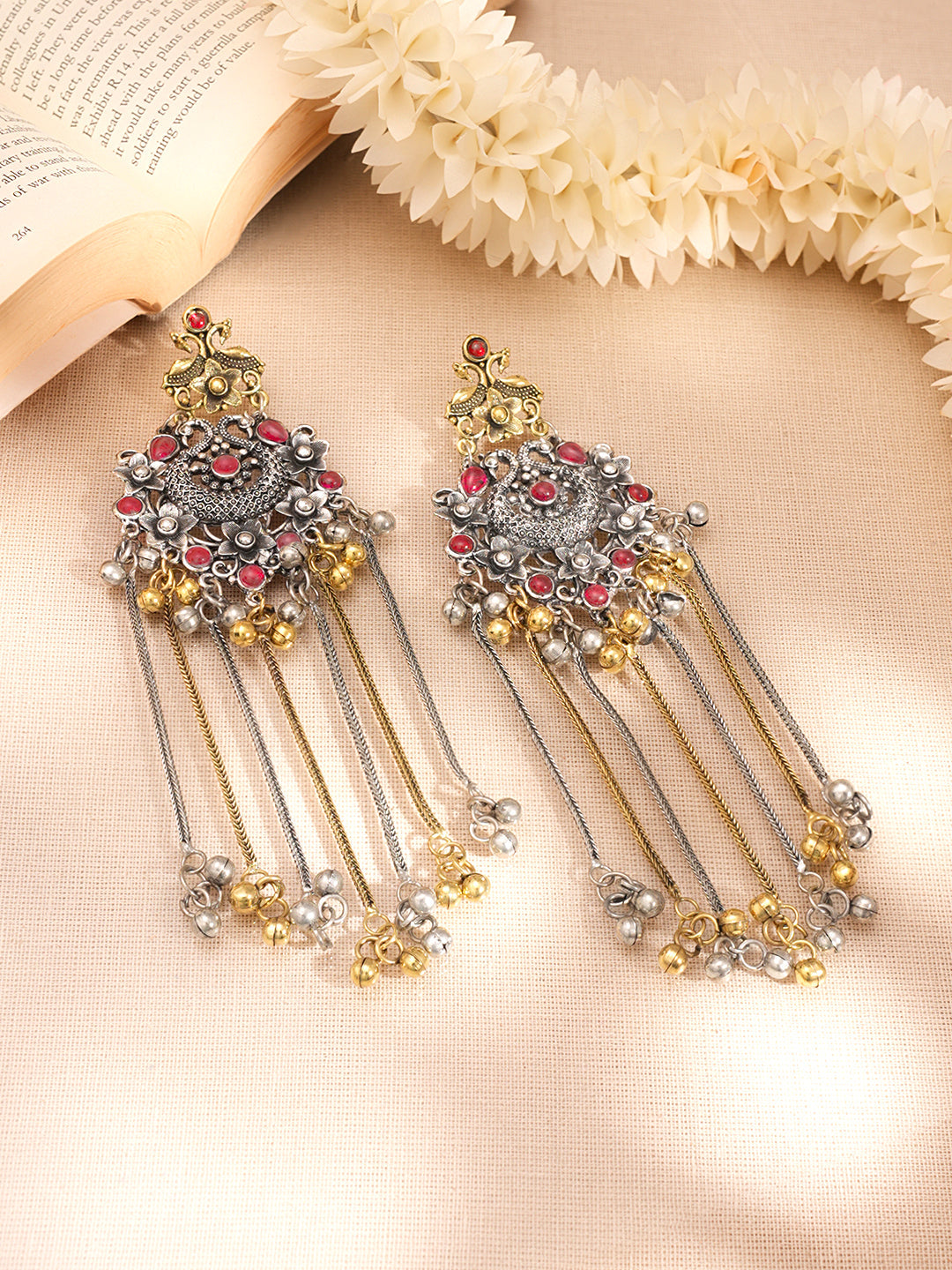 Tassel Dangler Earrings with Layered Chain Detailing フリーサイズ