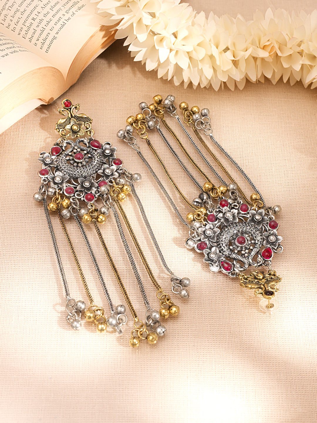 Tassel Dangler Earrings with Layered Chain Detailing フリーサイズ