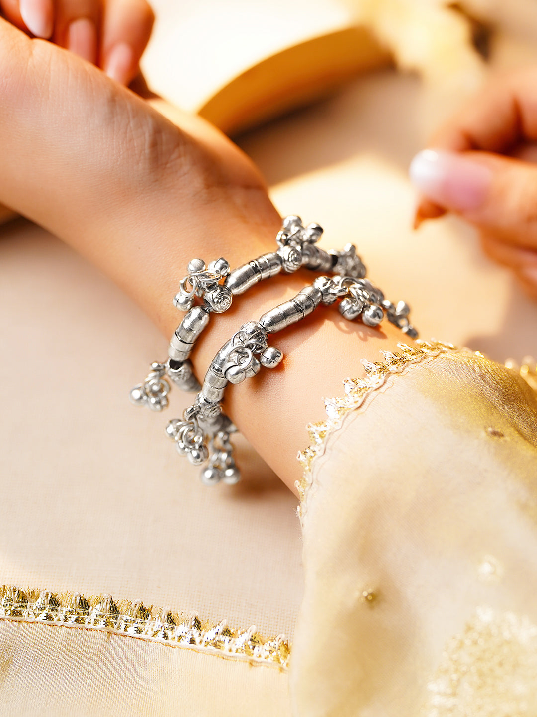 Silver Festive Beaded Statement Bangle Set フリーサイズ
