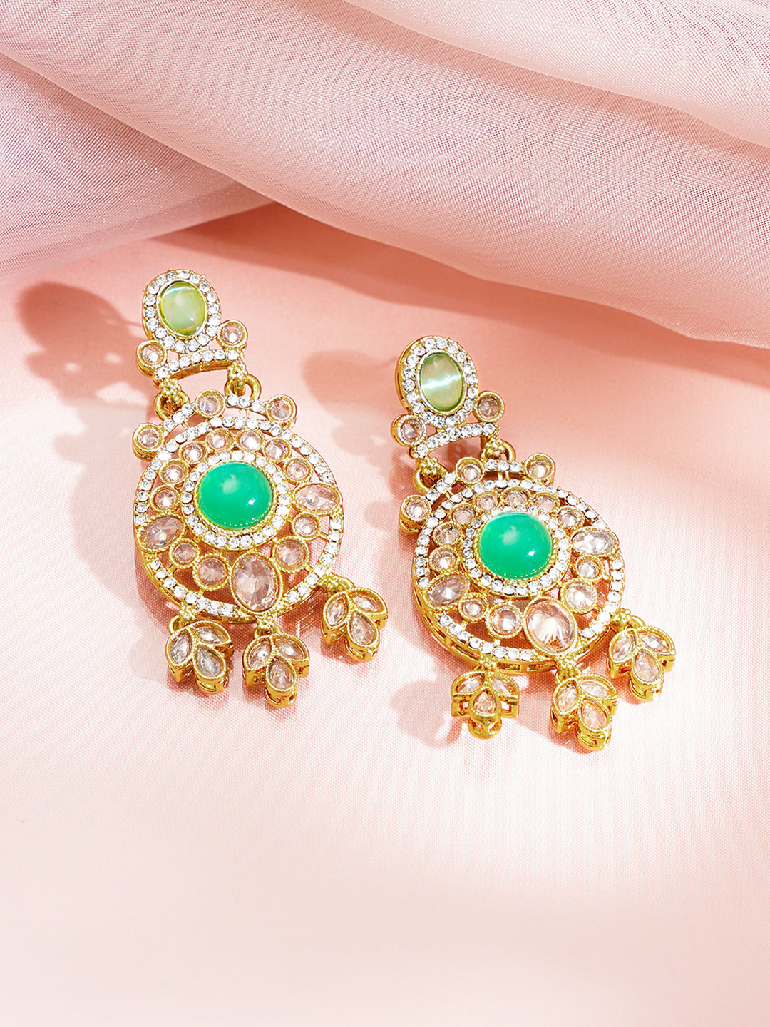 【Rubans】 Antique Gold Plated Pastel Green Kundan Charm Dangler Earrings｜アンティークゴールド パステルグリーン クンダン チャーム ダングラー イヤリング