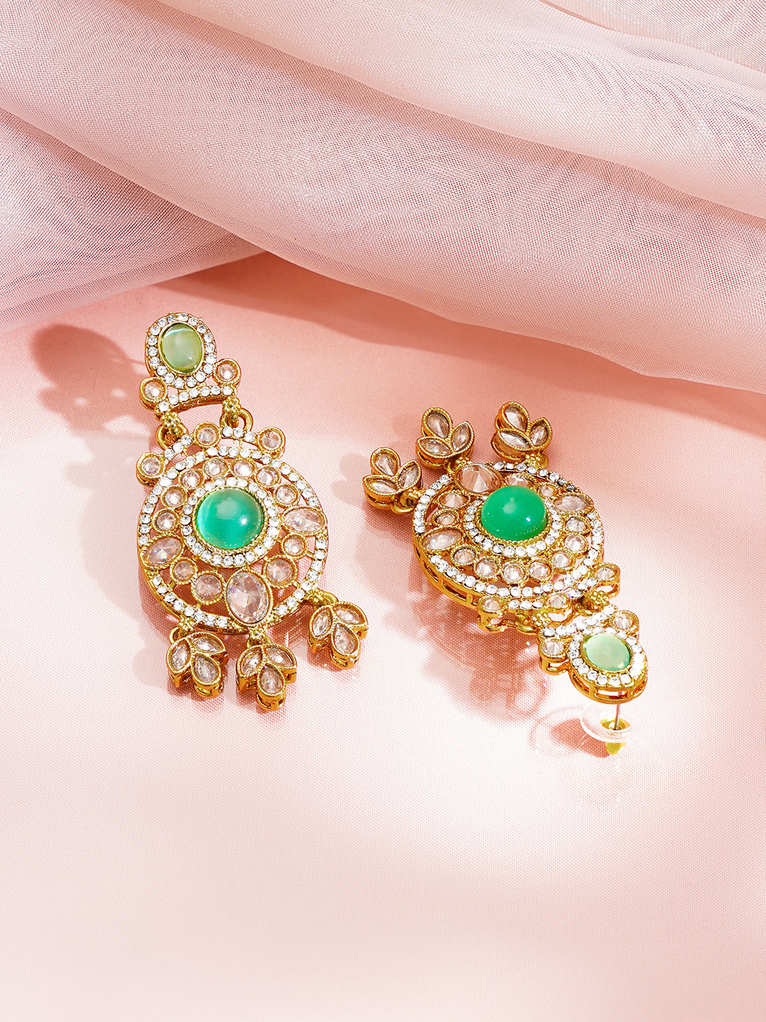 【Rubans】 Antique Gold Plated Pastel Green Kundan Charm Dangler Earrings｜アンティークゴールド パステルグリーン クンダン チャーム ダングラー イヤリング