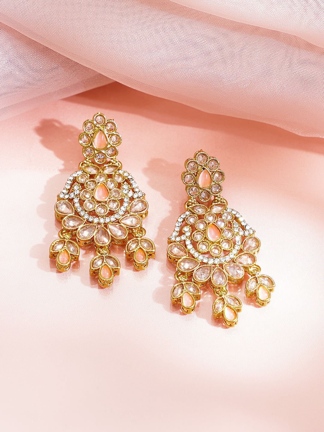 【Rubans】 Antique Gold Plated Pastel Pink Kundan Charm Dangler Earrings｜アンティークゴールドメッキ パステルピンク クンダン ダングラーイヤリング