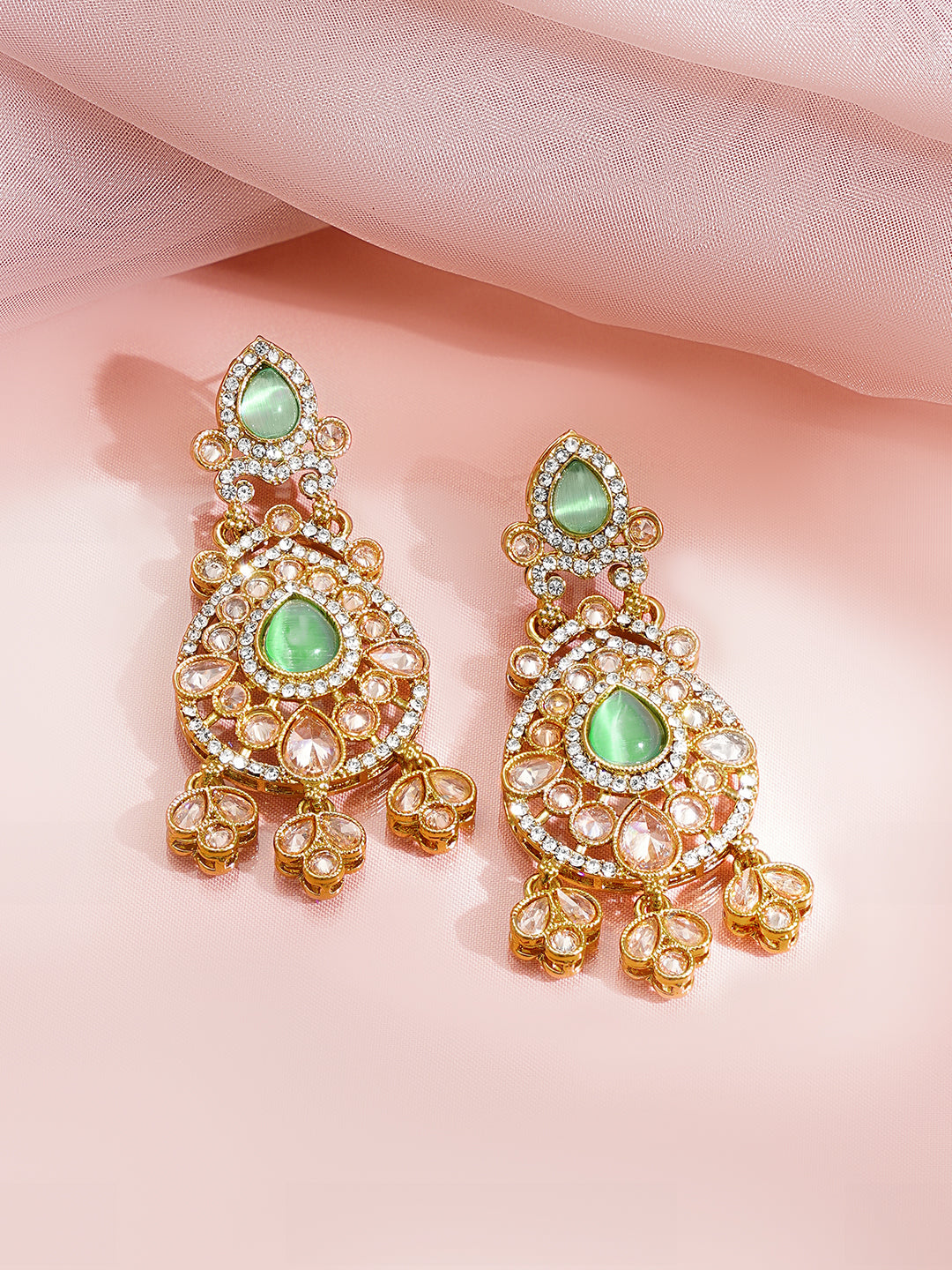 【Rubans】 Antique Gold Plated Green Kundan Charm Dangler Earrings｜アンティークゴールドメッキ グリーンクンダン チャーム ダングラー イヤリング