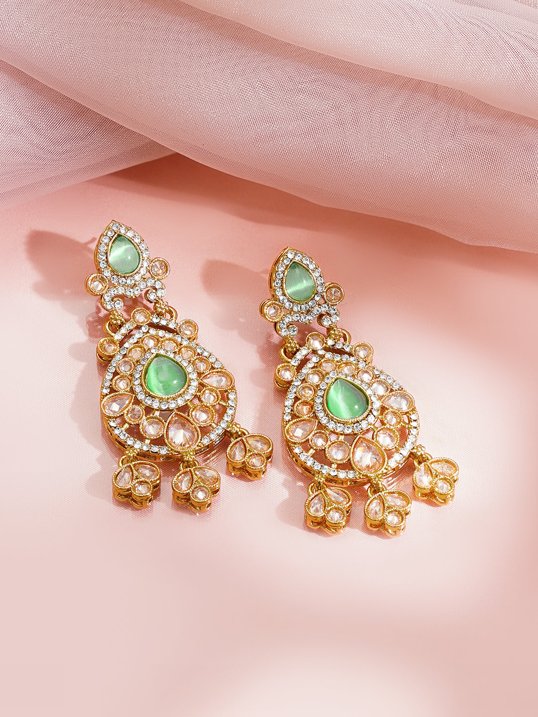 【Rubans】 Antique Gold Plated Green Kundan Charm Dangler Earrings｜アンティークゴールドメッキ グリーンクンダン チャーム ダングラー イヤリング