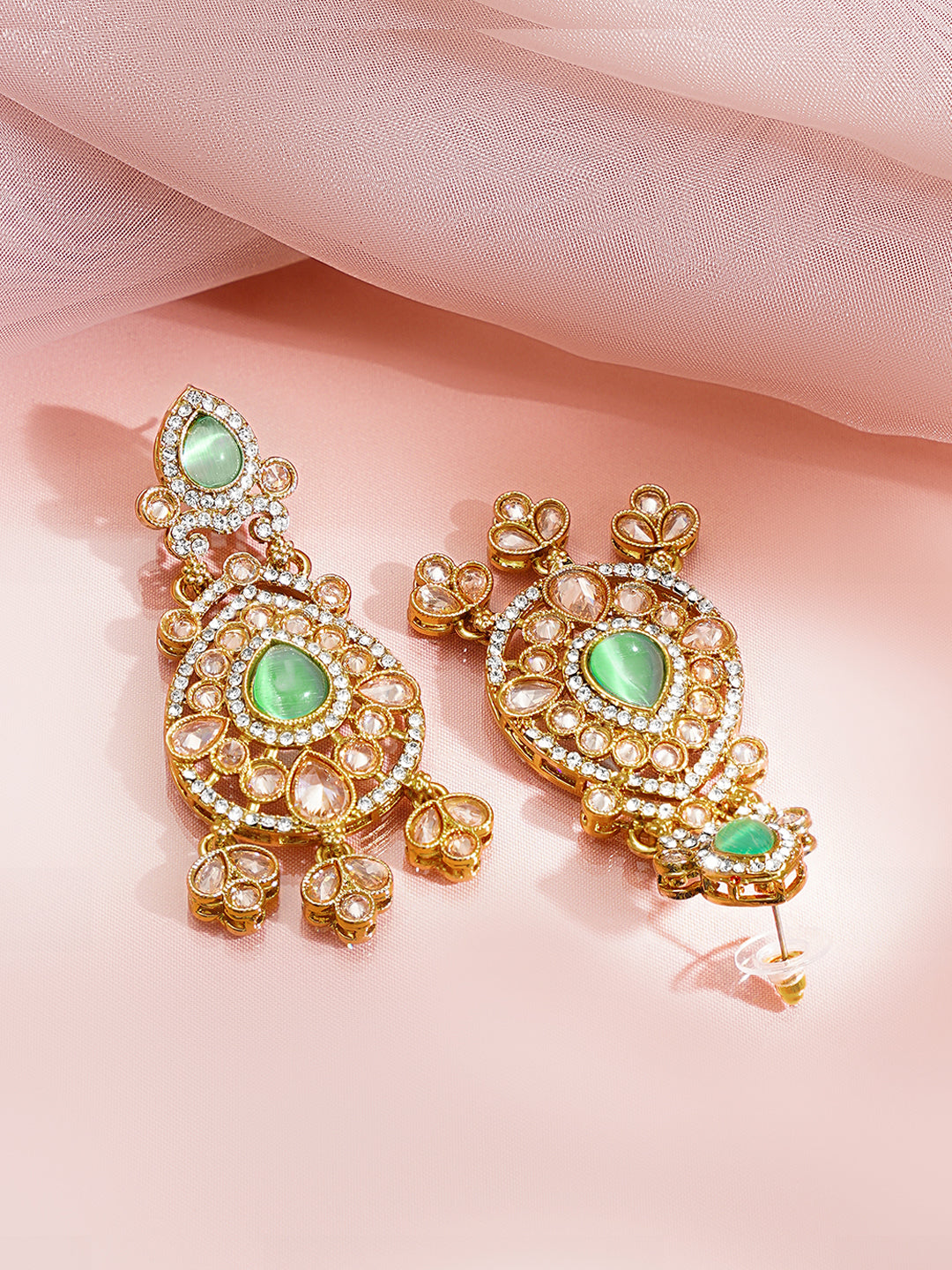 【Rubans】 Antique Gold Plated Green Kundan Charm Dangler Earrings｜アンティークゴールドメッキ グリーンクンダン チャーム ダングラー イヤリング