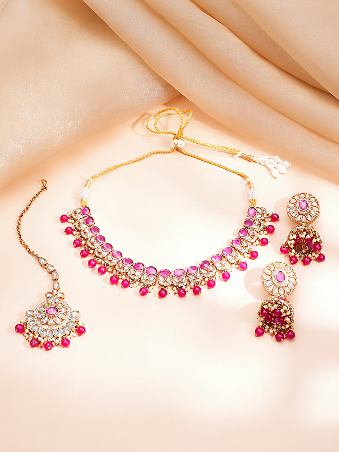 【Rubans】 Gold Plated Pearl Beaded Floral Pink Necklace Set With Maang Tikka｜ゴールドメッキ パールビーズ フローラル ピンク ネックレスセット（マーンティッカ付き）