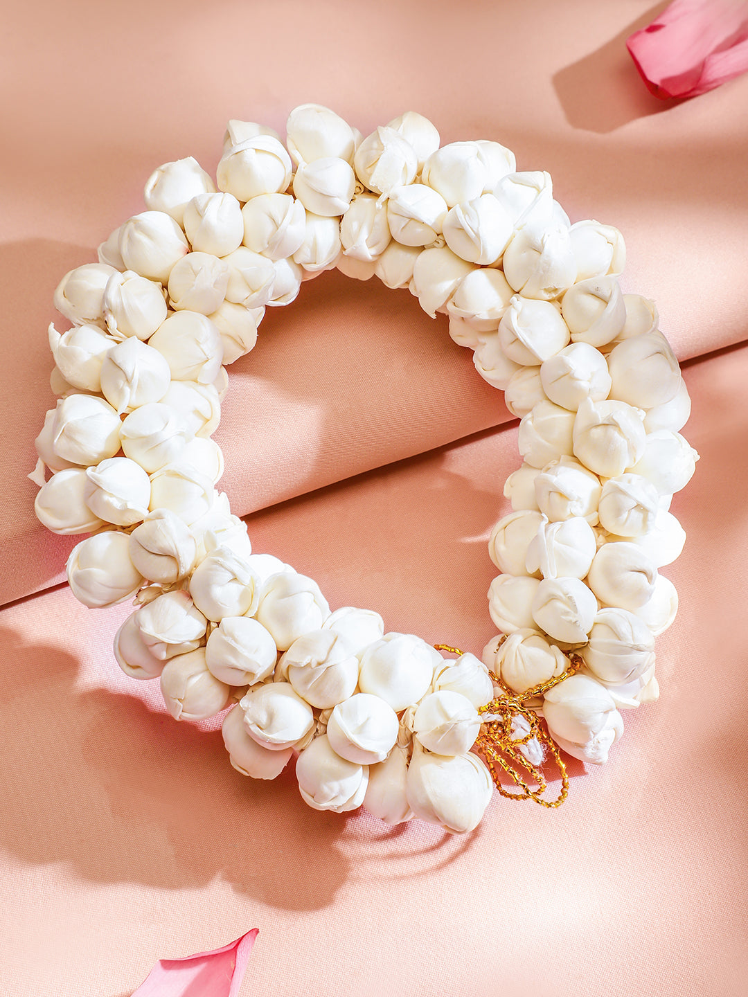 【Rubans】 Handcrafted White Faux Flower Hair Bun Accessory with Golden Thread Detailing｜ホワイト フェイクフラワー ヘアバン アクセサリー ゴールドスレッド