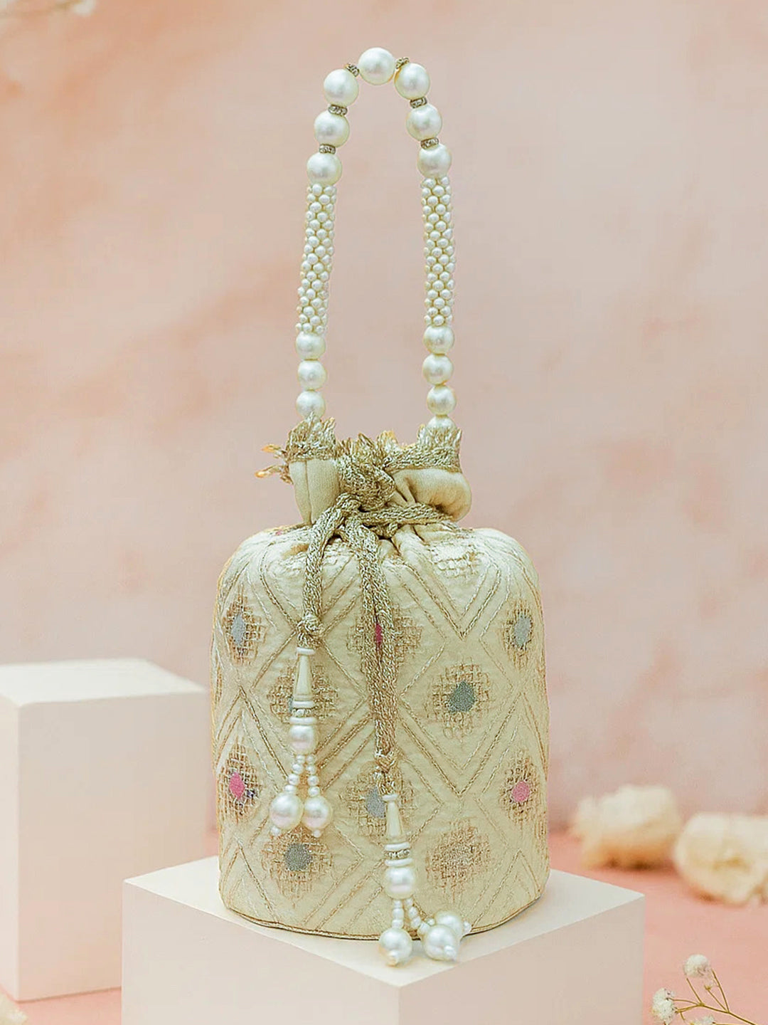 Rubans Cream Potli Bag with Multicolor Pastel Embroidery, Pearl Beaded Handle and Golden Tassel Detailing フリーサイズ