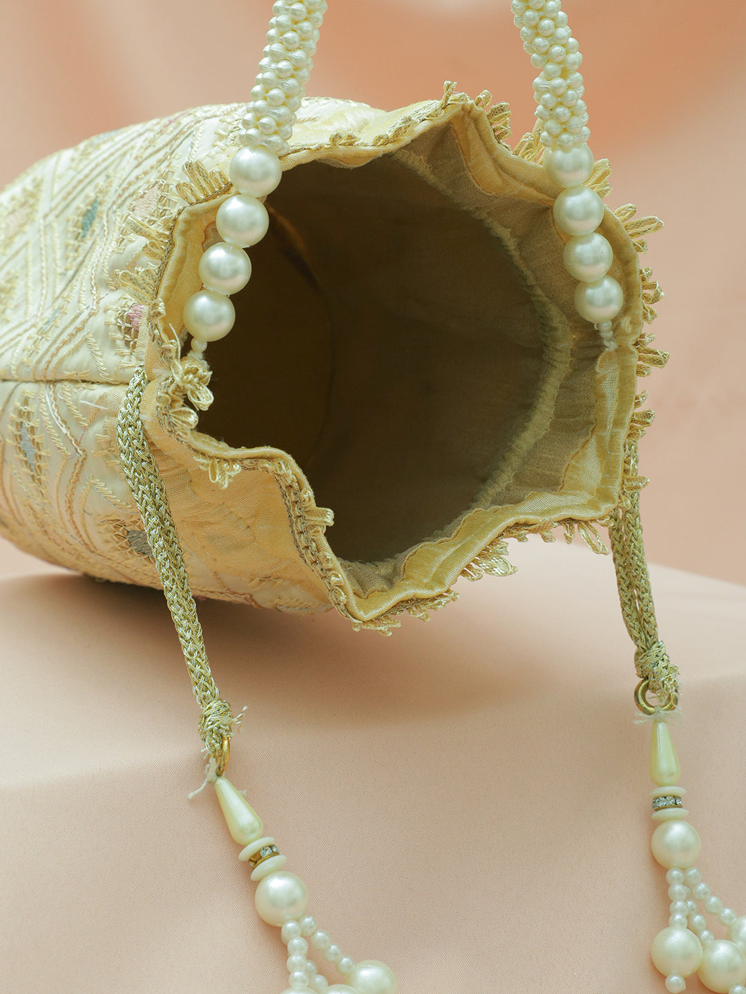 Rubans Cream Potli Bag with Multicolor Pastel Embroidery, Pearl Beaded Handle and Golden Tassel Detailing フリーサイズ
