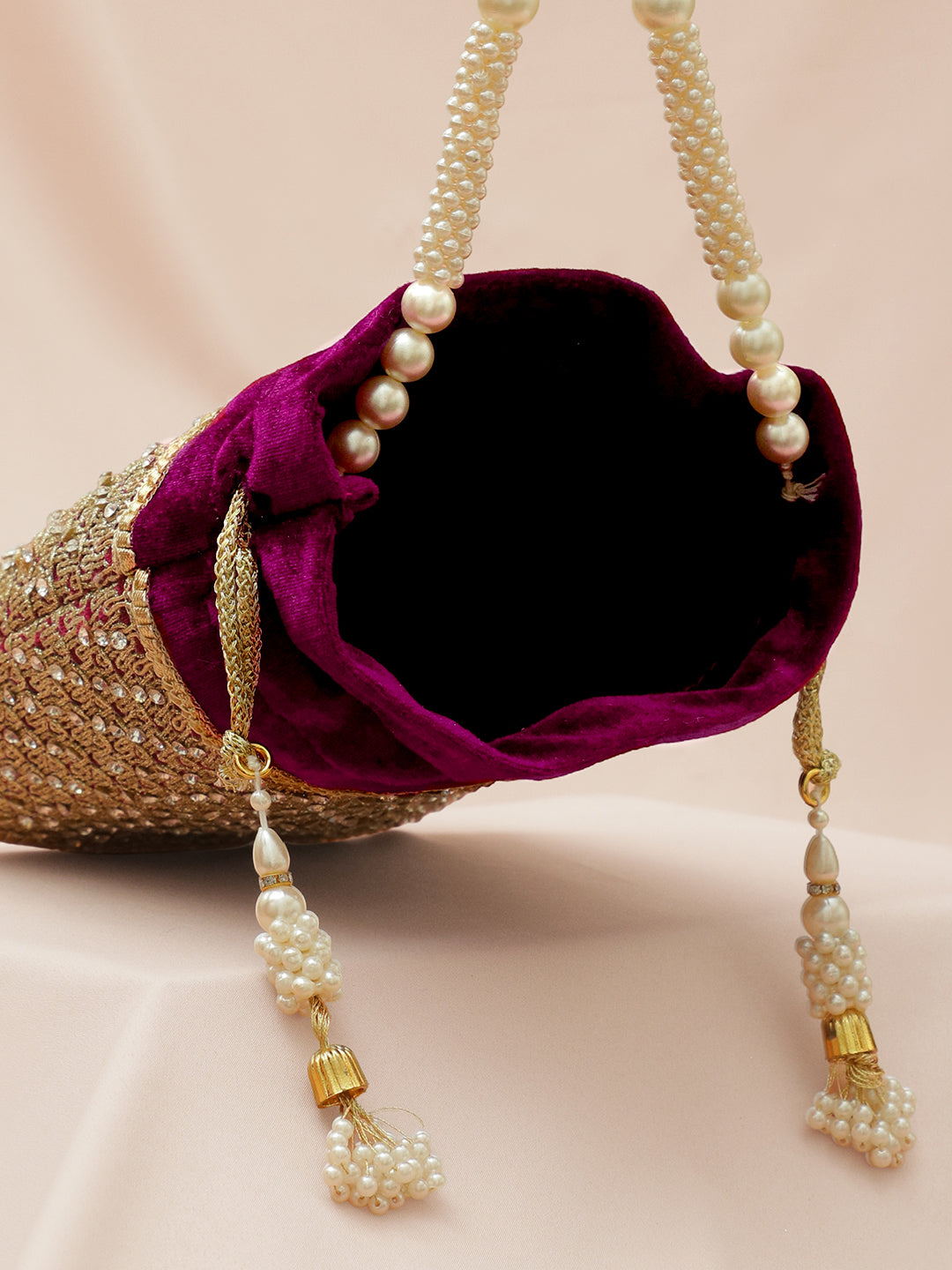 Rubans Purple Velvet Potli Bag with Pearl Handle, Golden Embroidery & Stone Detailing フリーサイズ