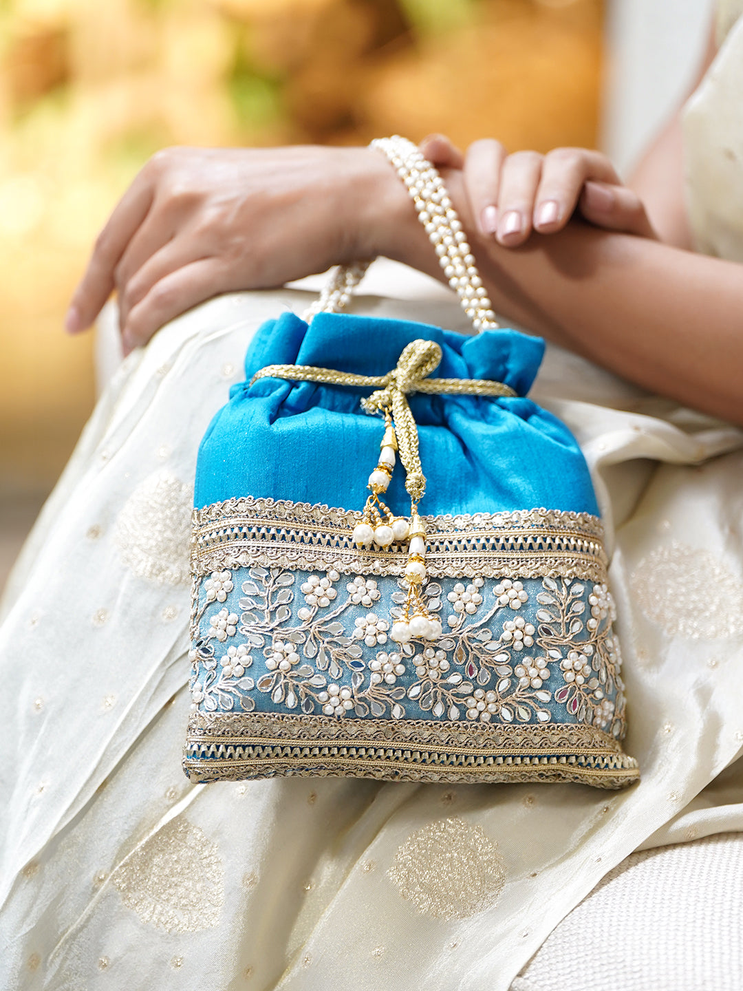 Rubans Women Embellished Wrist Loop Potli Clutch with Golden Zari Border & Beaded Handle フリーサイズ