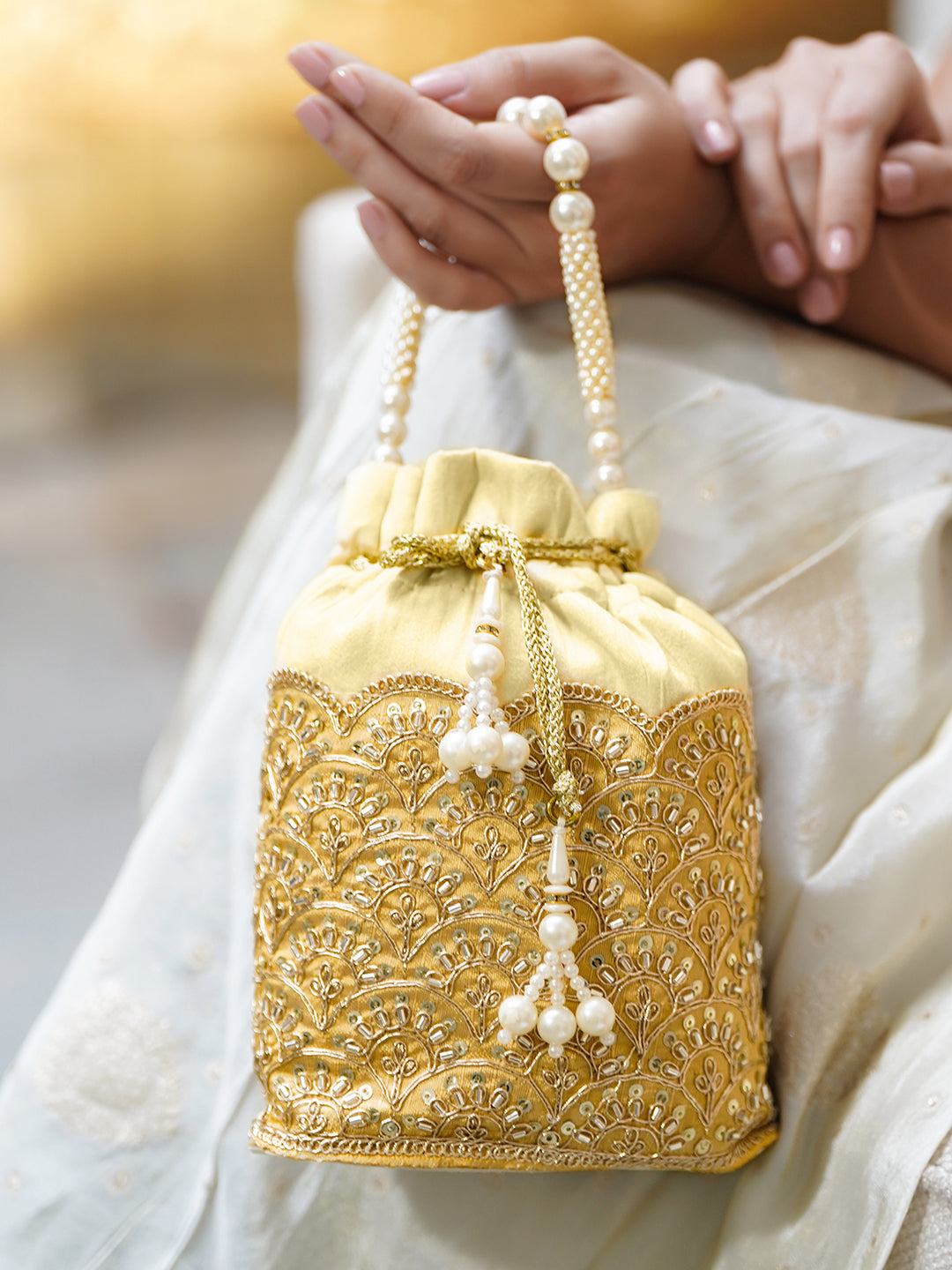 Rubans Embroidered Potli Clutch with Handcrafted Handle & Tassel Drawstring フリーサイズ
