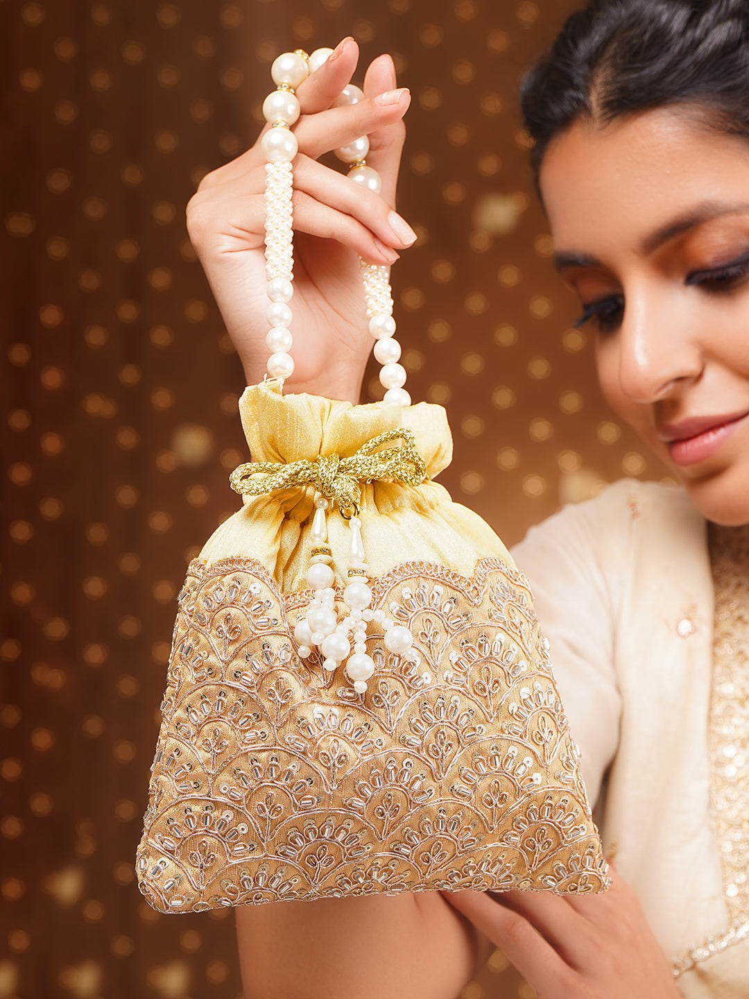 【Rubans】 Mustard Yellow Embellished Pearl Handle Potli Bag｜マスタードイエロー パールハンドル ポトリバッグ
