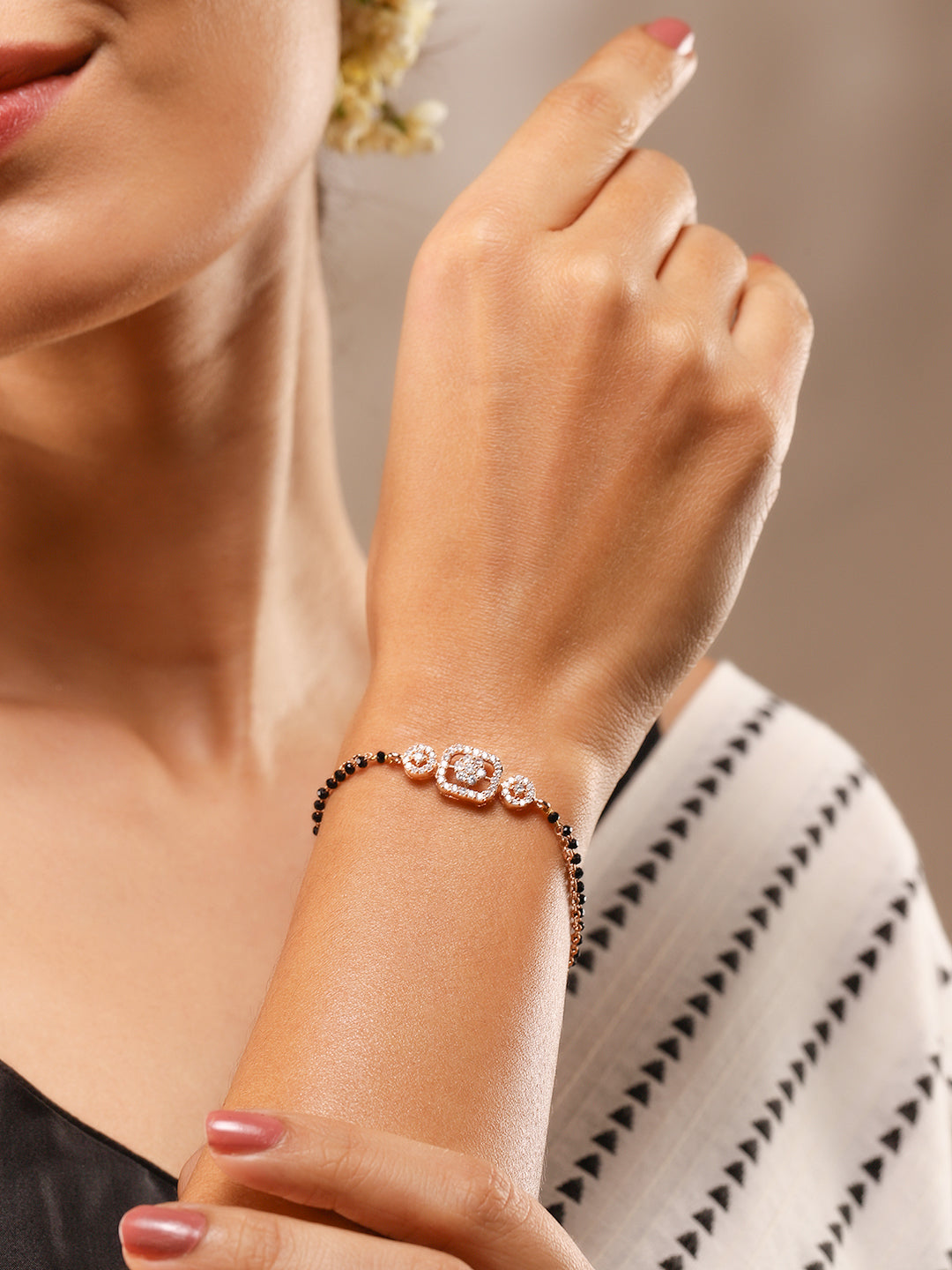 Rubans Rose Gold-Plated White Cubic Zirconia Studded Floral Mangalsutra Bracelet with Black Beads for Women フリーサイズ