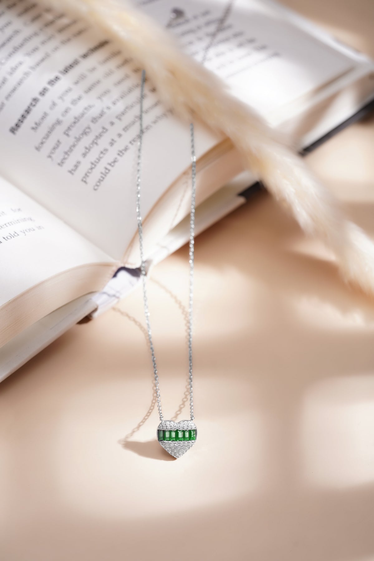925 Fine Silver Emerald Heart Pendant Necklace Length-20 cm : Width-1 cm