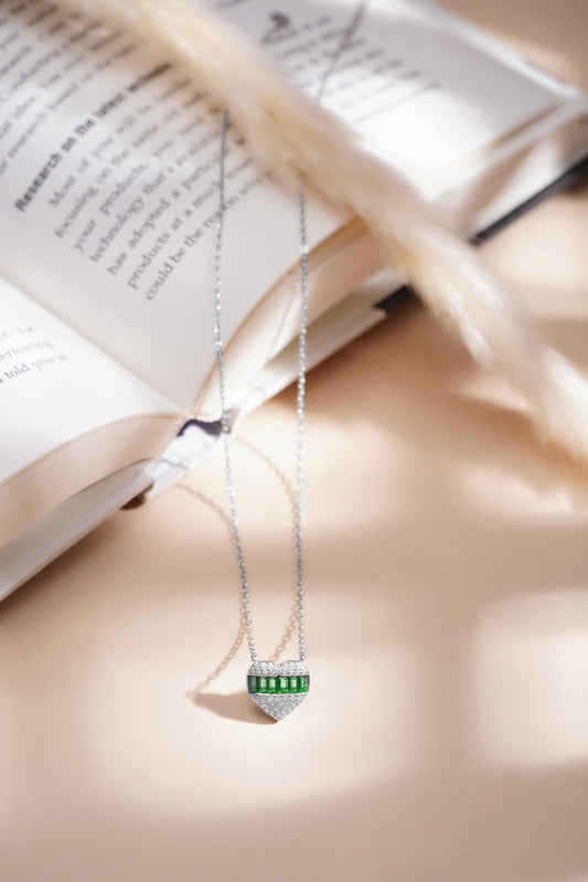 925 Fine Silver Emerald Heart Pendant Necklace Length-20 cm : Width-1 cm