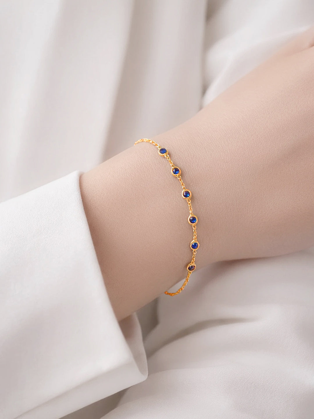 925 Fine Silver Sparkling Blue Crystal Bracelet Length-18 cm : Width - 0. 3 cm