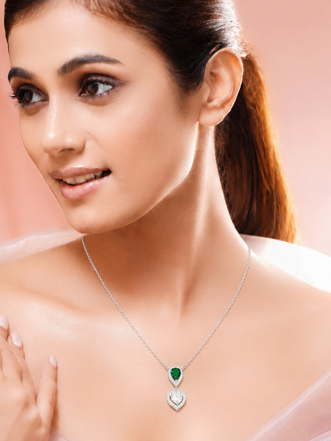925 Fine Silver Rhodium Plated Heart Necklace With Emerald Center Piece フリーサイズ