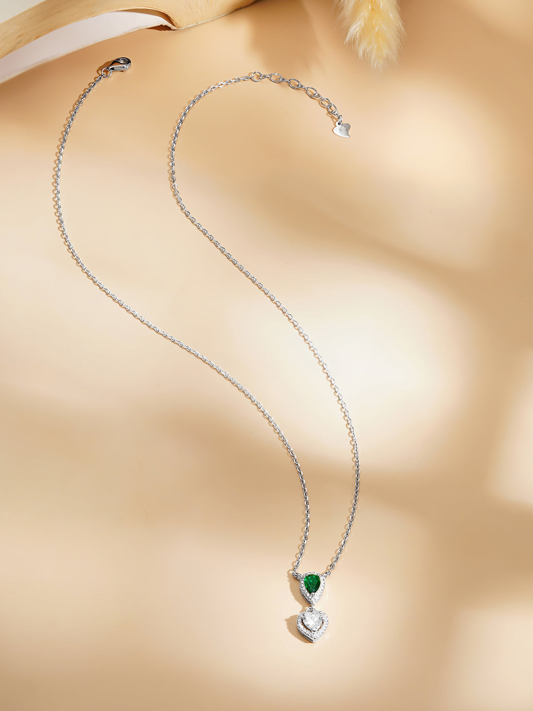 925 Fine Silver Rhodium Plated Heart Necklace With Emerald Center Piece フリーサイズ