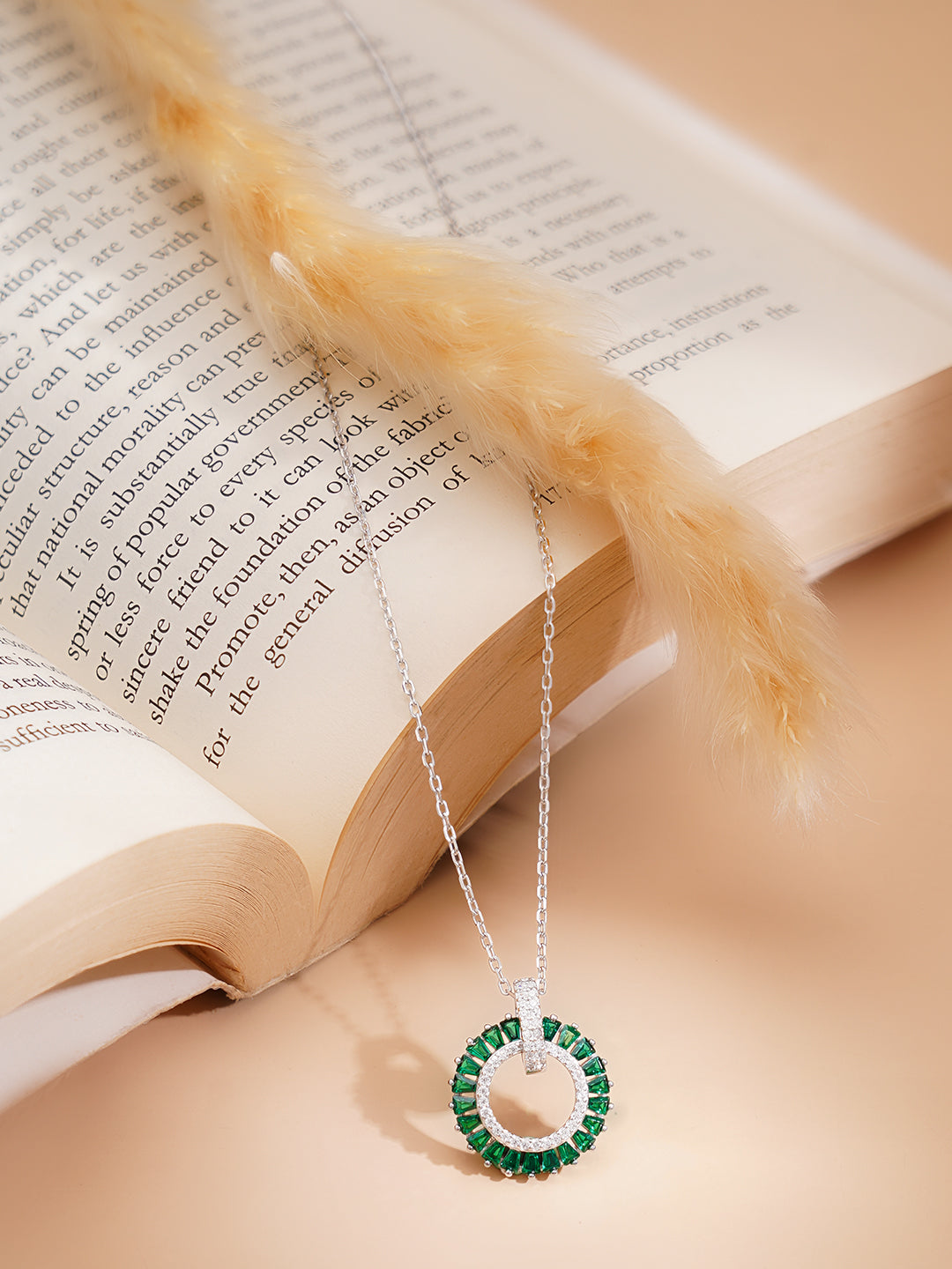 925 Fine Silver Rhodium Plated Emerald AD Circle Charm Pendant Necklace フリーサイズ