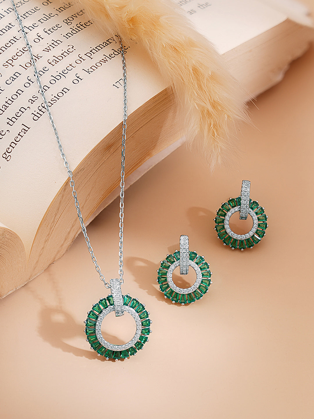 925 Fine Silver Rhodium Plated Emerald AD Circle Charm Pendent Set フリーサイズ