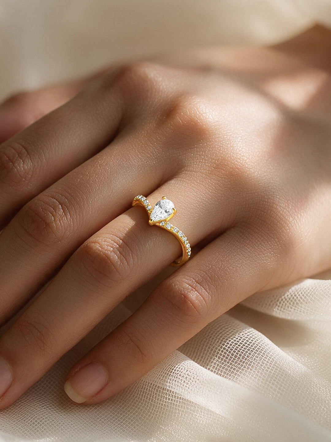 925 Fine Silver Gold Plated Pear Cut Crystal Solitaire Ring フリーサイズ