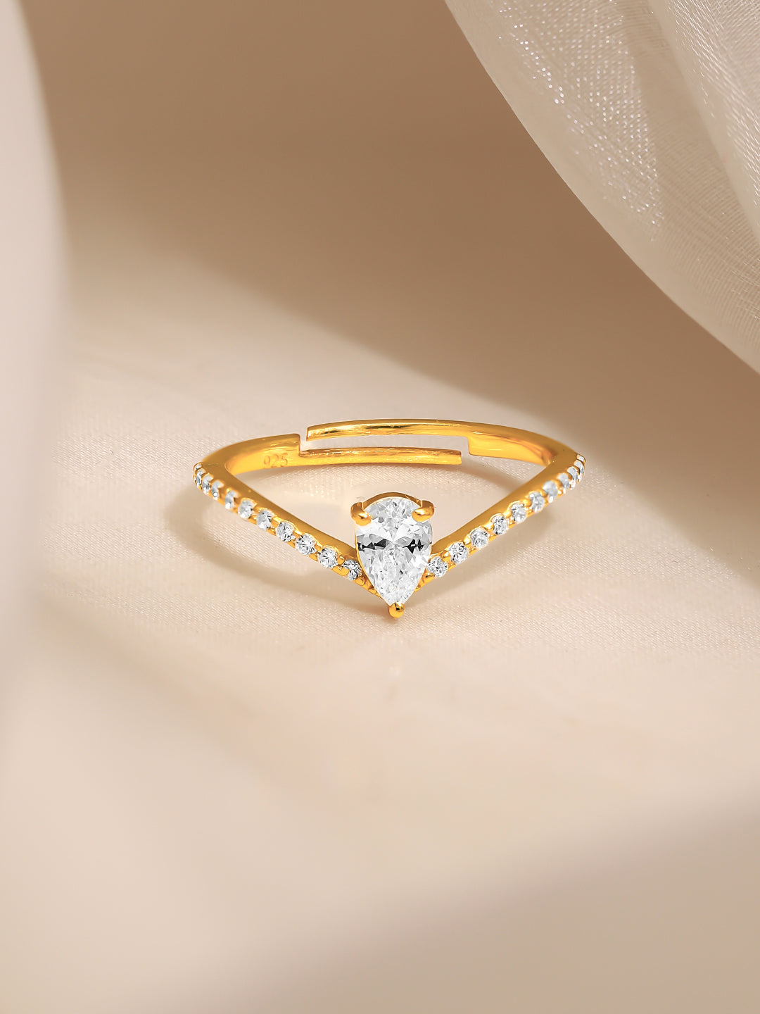 925 Fine Silver Gold Plated Pear Cut Crystal Solitaire Ring フリーサイズ