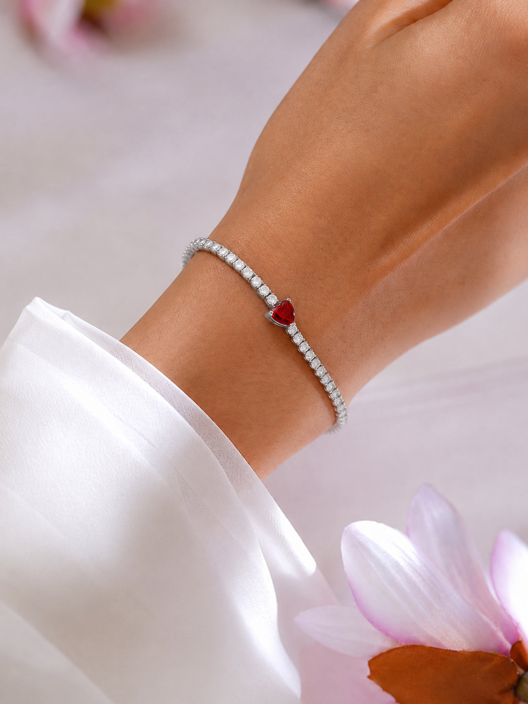 925 Fine Silver Rhodium Plated American Diamon Zirconia Bracelet With Ruby Heart Center & Charm フリーサイズ