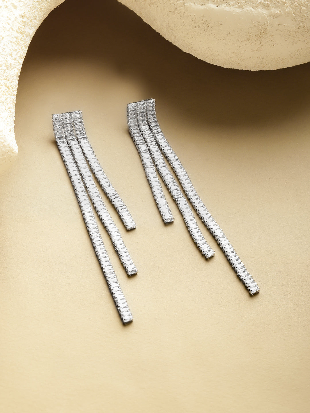White Crystal Cut Dangler Earrings フリーサイズ