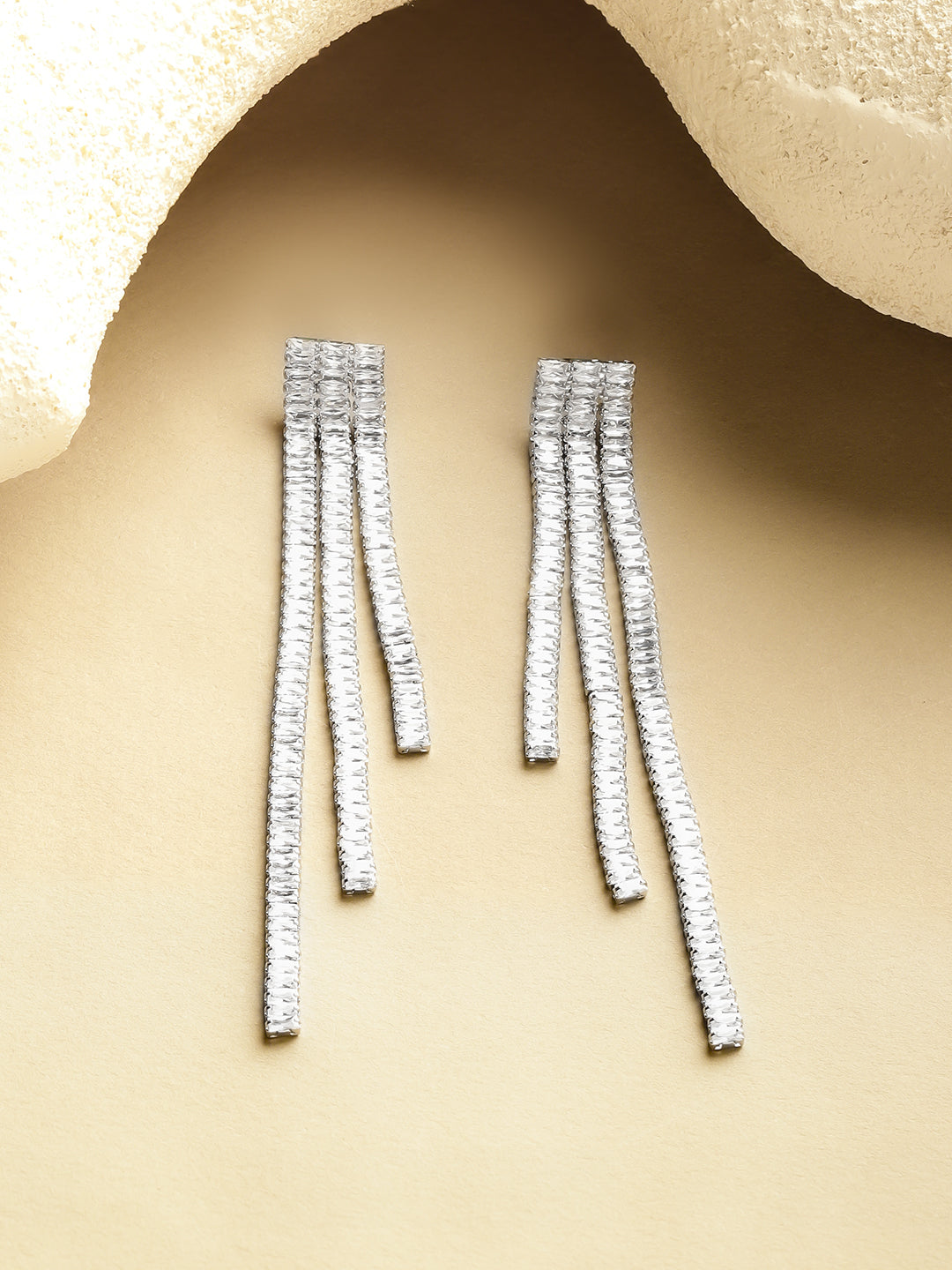 White Crystal Cut Dangler Earrings フリーサイズ