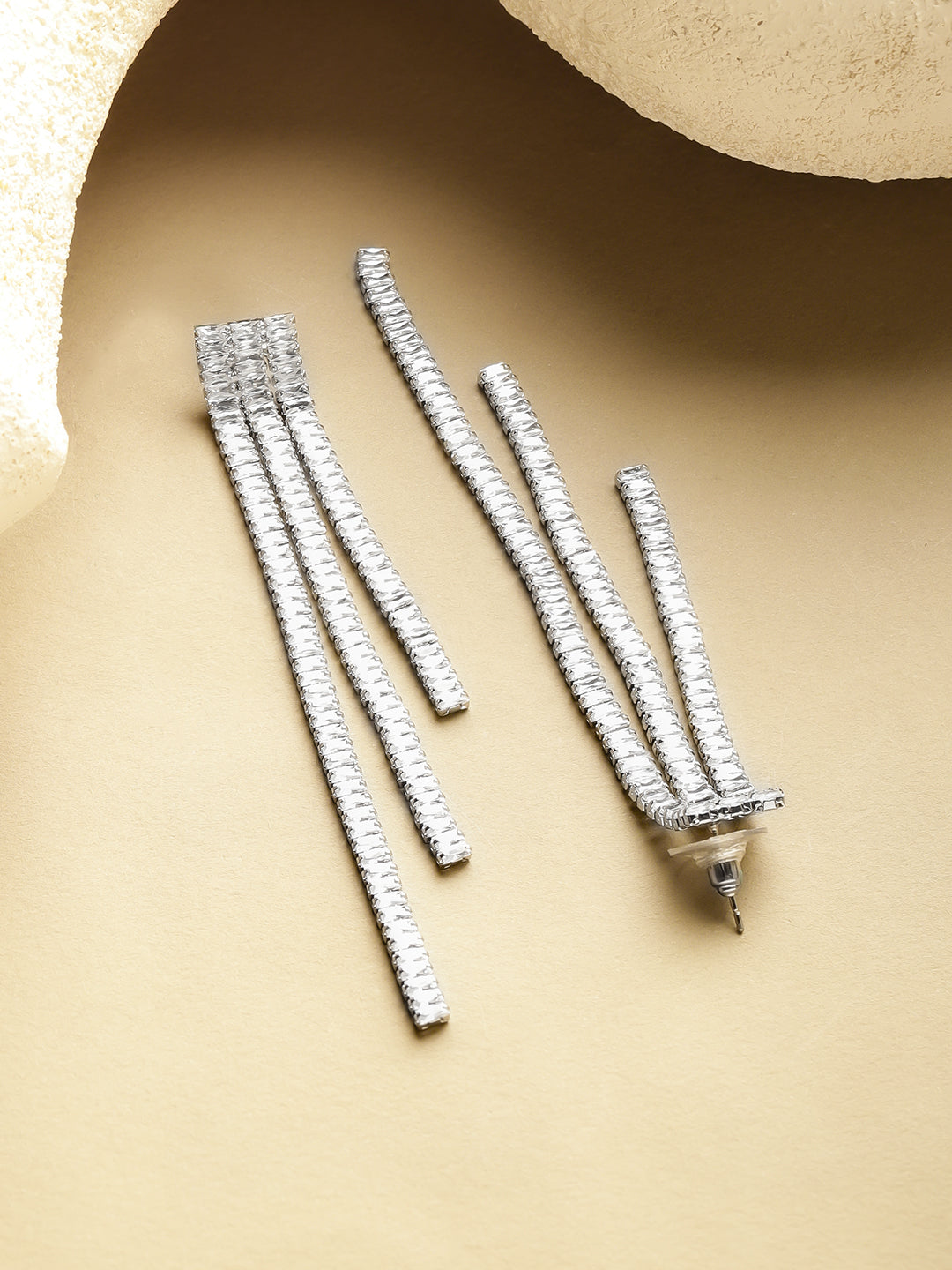 White Crystal Cut Dangler Earrings フリーサイズ