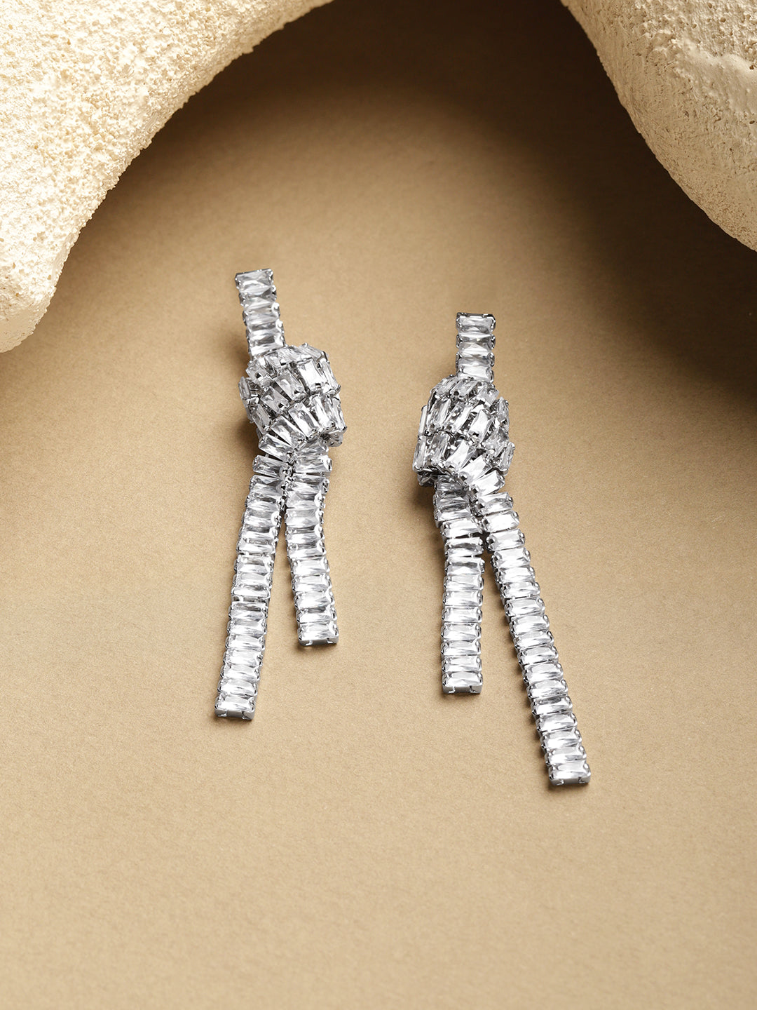 Crystal Studded Twisted White Dangler Earrings フリーサイズ