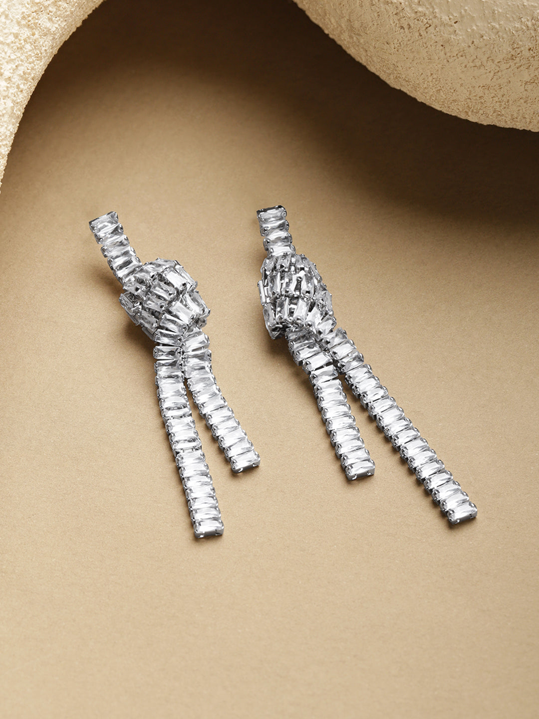 Crystal Studded Twisted White Dangler Earrings フリーサイズ