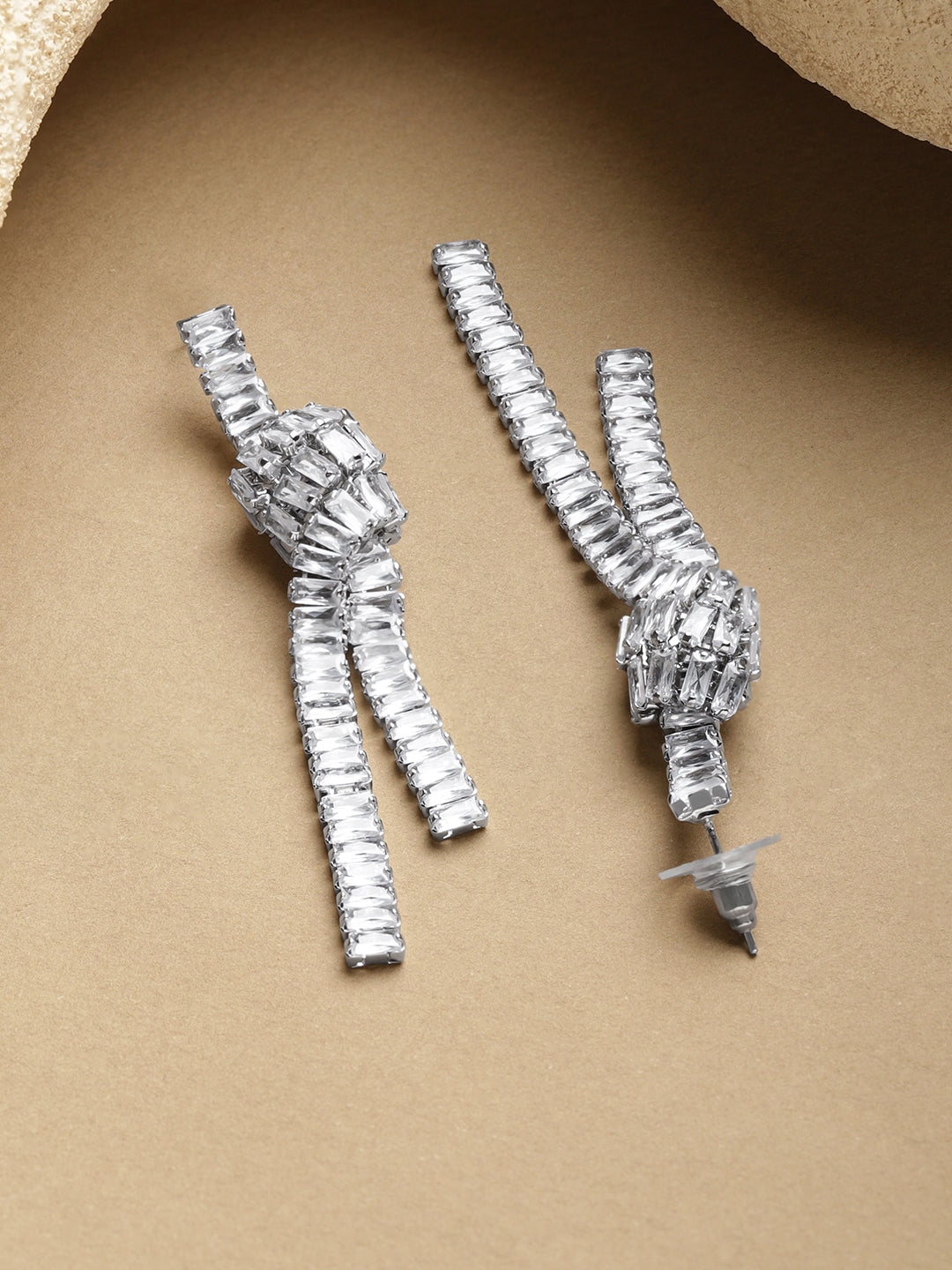 Crystal Studded Twisted White Dangler Earrings フリーサイズ