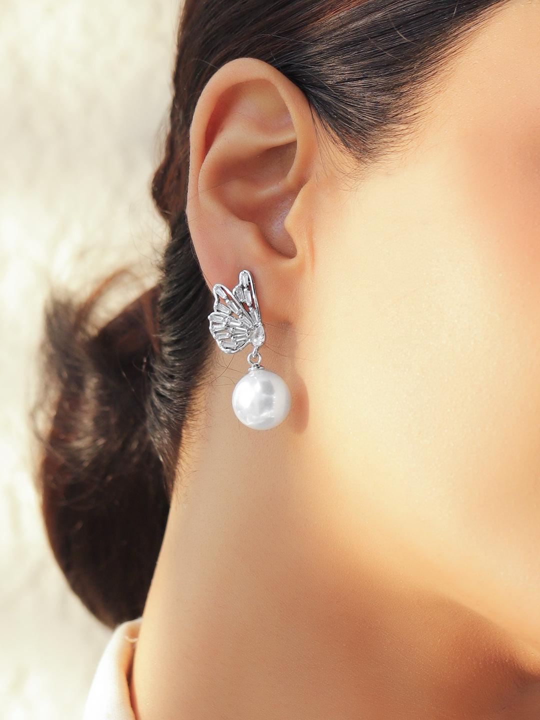 Rhodium Butterfly Motif Crystal Pearl Drop Earrings フリーサイズ