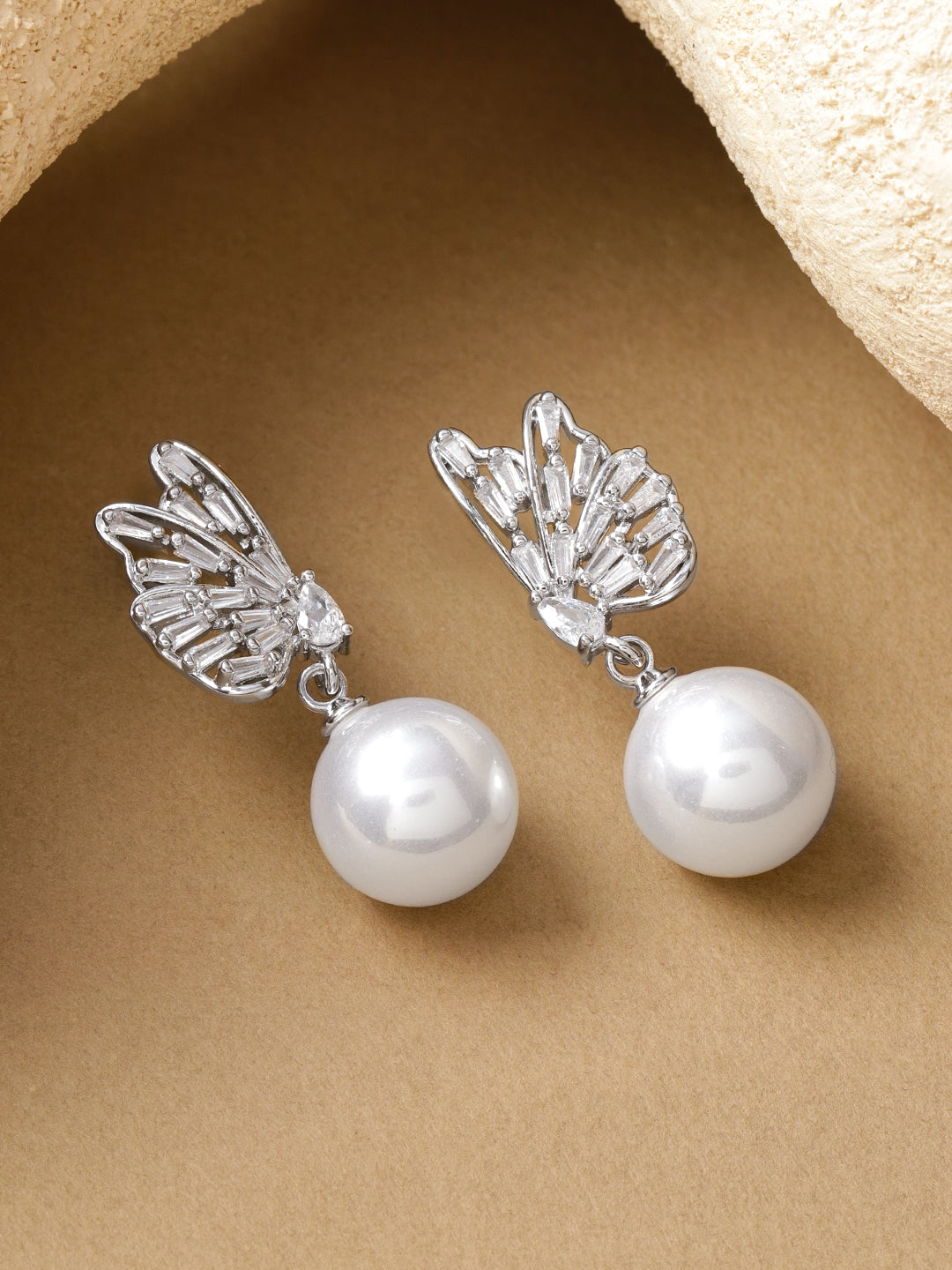 Rhodium Butterfly Motif Crystal Pearl Drop Earrings フリーサイズ
