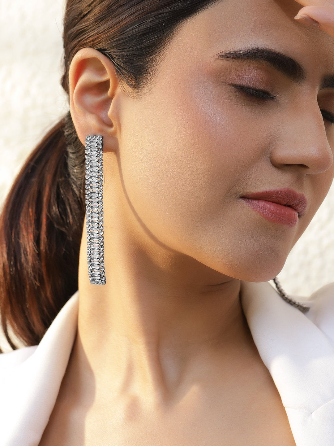 Crystal Studded Rhodium Dangler Earrings フリーサイズ