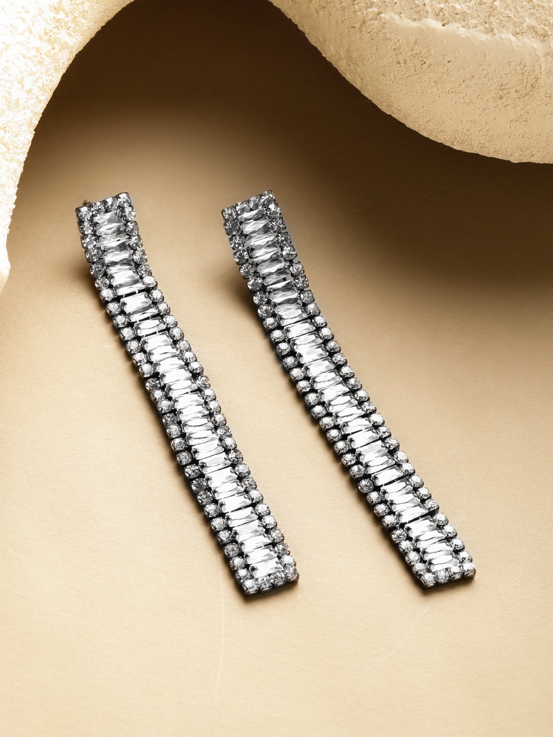 Crystal Studded Rhodium Dangler Earrings フリーサイズ