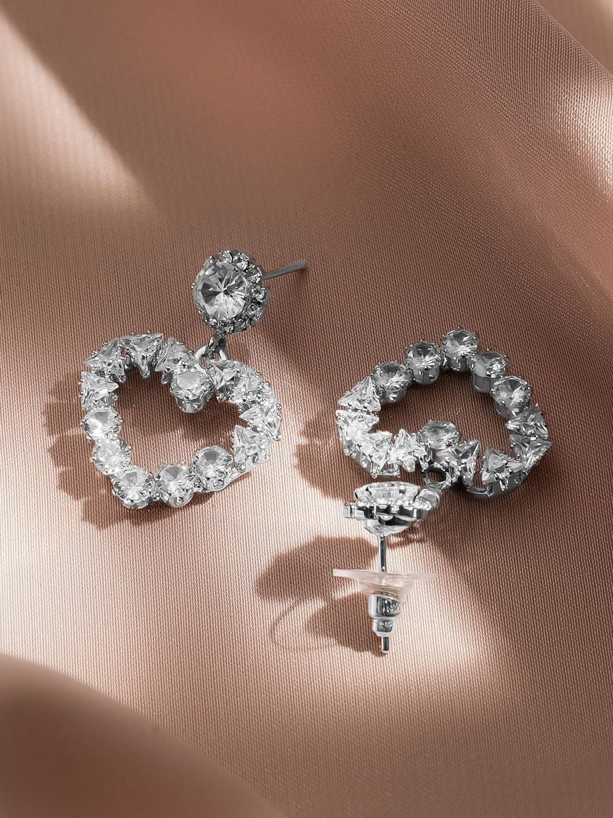 Rubans Voguish Rhodium Plated Crystal AD Embellished Heart-Shaped Drop Earrings フリーサイズ