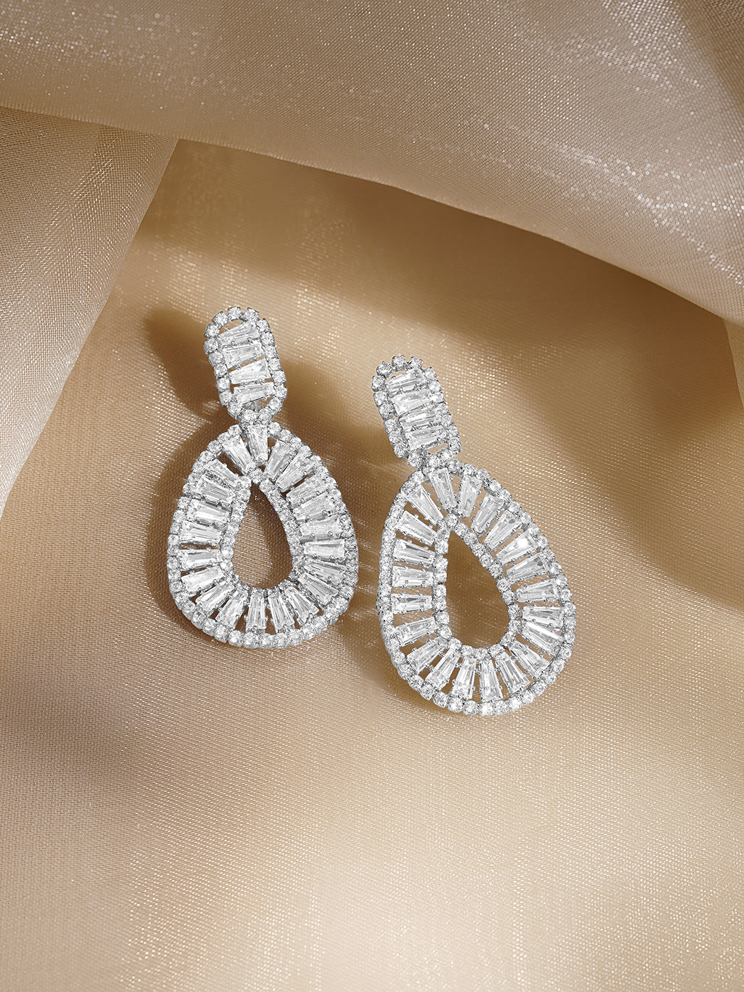 Rubans Voguish Rhodium Plated Clear Baguette Crystal Open-Loop Drop Earrings フリーサイズ
